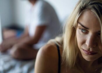 Burri në lidhje jashtëmartesore me një vajzë të re, Ana nga Tirana shtiret sikur s’di gjë: Sërish s’është i lumtur, s’dua të shkatërroj familjen