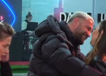 VIDEO/ Pas debatit të tyre të parë, Kiara dhe Luizi pajtohen! Puthje e përqafime mes tyre