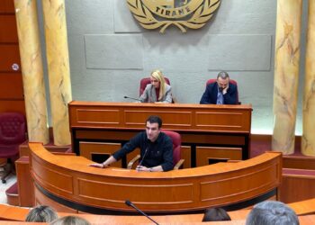 Bashkia e Tiranës miraton bursat për rreth 1500 nxënës ekselentë, Veliaj: Jane vlerat e qytetit