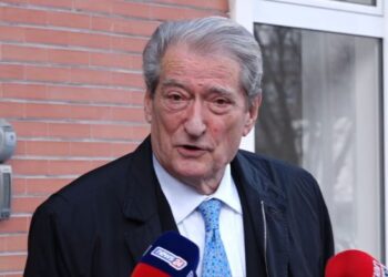 Alibeaj përjashtoi 4 deputetë të tij, Berisha: Zbatuesi mjeran i urdhrave të Edi Ramës, pa dinjitet. Salianji…!
