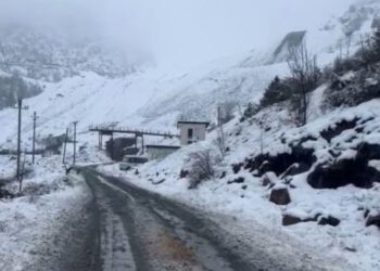 Dëbora zbardh Korçën/ Segmenti Boboshticë-Dardhë rekomandohet të kalohet duke përdorur goma dimërore