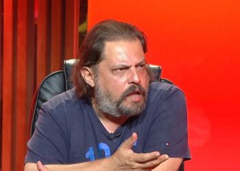 “Doni të pini kafe…”/ Elton Deda acarohet me këmbësorët shqiptarë: Ore trima kokëboshë, vizat e bardha s’janë për të shëtitur