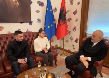 Rama u dorëzon statusin e “Përkujdesjes së Republikës” fëmijëve të dy policëve të vrarë