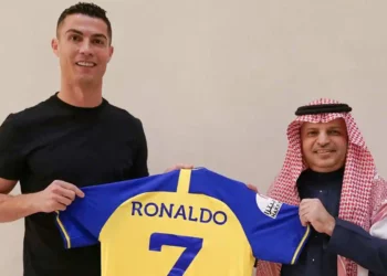 Prezantimi i Ronaldos te Al-Nassr: Arsyeja pse fanella tregohet vetëm nga mbrapa