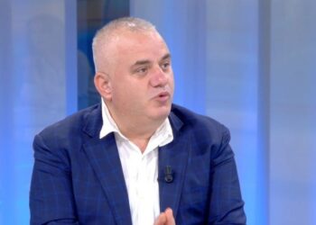 “Mbrapa ku rrinë ministrat…” / Hoxha publikon audiopërgjimin e 21 janarit, ja çfarë komunikojnë gardistët pak minuta para vrasjeve