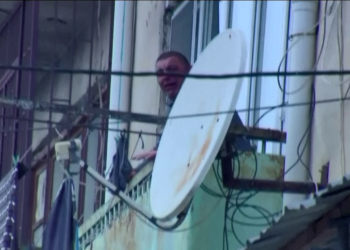 Hapi zjarr nga ballkoni i një pallati/ Ish-ushtari vret 5 vetë, mes tyre një efektiv policie