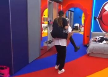 VIDEO/ Afrimi arrin në ‘tjetër nivel’: Me ngacmime e lojëra, Luizi e merr ‘hopa’ Kiarën nëpër shtëpi