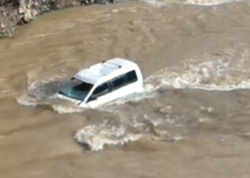 FOTO/ Humbi kontrollin e automjetit dhe përfundoi në lumë, ky është 48-vjeçari që shpëtoi mrekullisht