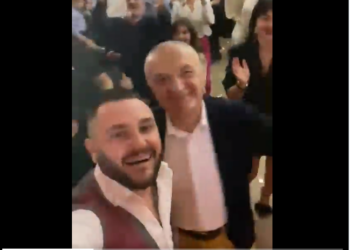 VIDEO/ Në valle me Bes Kallakun, ja ku e priti ndërrimin e viteve Ilir Meta