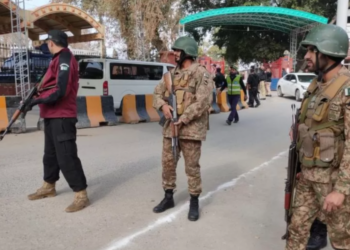 28 të vrarë dhe 150 të plagosur nga shpërthim në një xhami në Pakistan