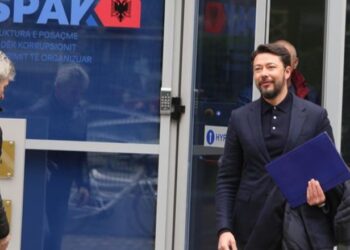 Shënimi i Bumçit/ “Zëri i Amerikës”: Shkresa që rëndon pozitat e Shkëlzen Berishës