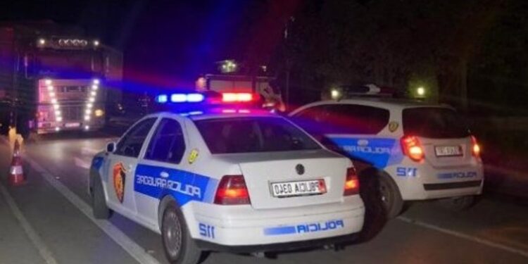 Emri/ Aksident i rëndë në Elbasan, makina përplas për vdekje 20 vjeçarin! Drejtuesi i automjetit largohet