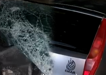 Shoferi humb kontrollin e makinës dhe përfundon jashtë rrugës. 25-vjeçari i plagosur transportohet në spital
