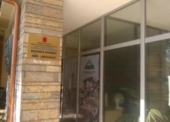 I morën 5000 m² tokë një qytetari, arrestohen ish-juristi i Hipotekës Durrës dhe 2 të tjerë