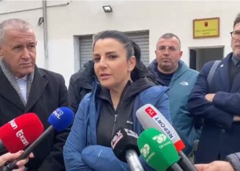Tërmeti/ Balluku në shtabin e emergjencave në Klos: Do bëhen verifikimet brenda 24 orëve. Ja apeli për banorët