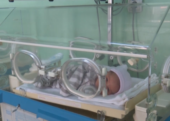 Bie numri i lindjeve në Kukës / Në 48 orët e para të vitit vjen në jetë vetëm një vajzë