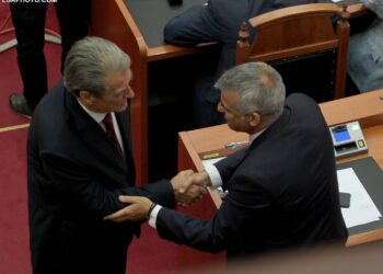 PD dhe PBDNJ firmosin sot marrëveshjen e koalicionit, Berisha i jep 3 zona të lira në bashkitë e jugut aleatit të tij