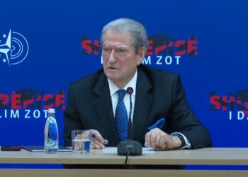‘Alda Klosi i mbante paratë në dyshek’, Berisha: Qeveria kërkon t’i mbyllë gojën pastruesest, të shpallet e penduara e drejtësisë