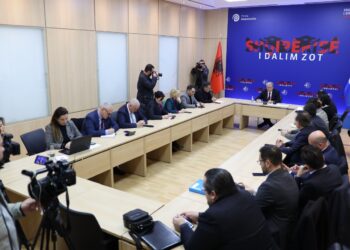Aksioni opozitar pas përjashtimit nga Kuvendi/ Berisha mbledh Kryesinë e PD për nisjen e protestave