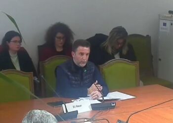 Grumbulluesit t’i paguajnë detyrimet brenda 60 ditëve/ Braçe paraqet në Kuvend propozimin e tij për ndryshim në ligj