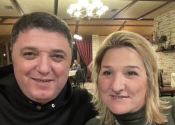 Prezent dhe Alibeaj/ 23 deputetë të PD mblidhen për darkë në Pogradec, kush i bëri bashkë
