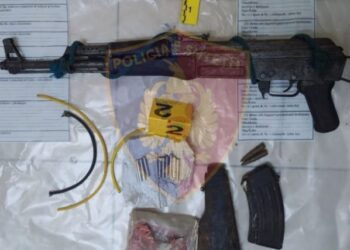 Dhunoi dhe kërcënoi me armë gruan dhe fëmijët, arrestohet 40-vjeçari në Kukës