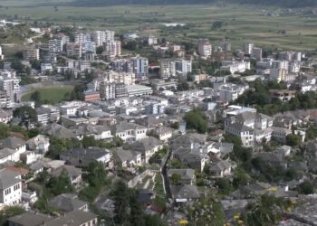 Investimet në zonën e pazarit në Gjirokastër, shtohen kapacitetet akomoduese në qytet