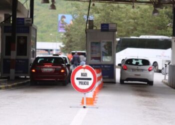 Pas festave emigrantët lënë atdheun/ Fluks lëvizjeje në Kapshticë e Qafë Thanë: Në 1 janar, 4521 persona dolën nga Shqipëria