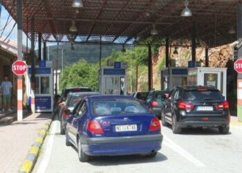 Ulet ndjeshëm kalimi në pikën kufitare të Kapshticës, rritet qarkullimi në Qafë-Thanë