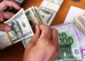 Dollari pëson rënie, rritet paundi britanik/ Çfarë po ndodh me euron në treg ditën e sotme?
