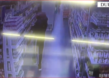 VIDEO/ Njëri në furrë buke e tjetri në market, policia kap mat dy hajdutët në Durrës (Emrat)