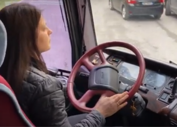 La mësuesinë për t’u bërë shofere autobusi, njihuni me 33-vjeçaren shqiptare që bën mijëra kilometra në linjat ndërkombëtare