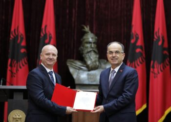 Presidenti Begaj dekoron me titullin “Mjeshtër i Madh” kompozitorin Sokol Marsi