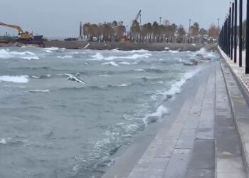 Moti i keq/ Mungesë energjie dhe pezullim lundrimi, situata në Vlorë