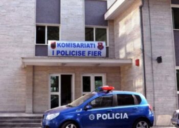 Emri/ 65 vjeçari kryente marrëdhënie seksuale me një të mitur, arrestohet nga policia, sekuestrohen 2 krehëra arme zjarri dhe municione