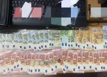 Prishtinë, gjen mbi 1000 euro dhe i dorëzon në polici