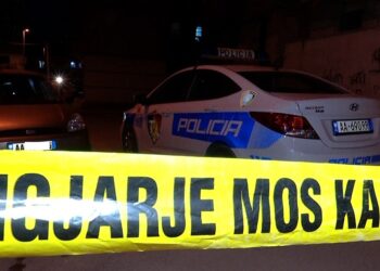 Emrat/ Sherr mes dy personave në Tiranë, plagoset me thikë 25-vjeçari. Policia…!
