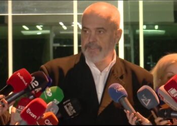 “SHBA s’ia përton askujt!”/ Rama: E kam takuar ish-zyrtarin e FBI-së, por s’kam asnjë lidhje me hetimin! Përpjekje e opozitës për të bërë zhurmë