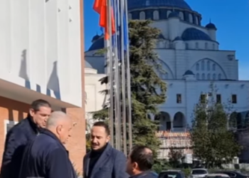 Arriti në 20 firma/ Dje i godiste me shkop kokës demokratët, sot Salianji kërkon të marrë drejtimin e grupit të PD