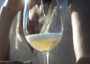 Si u bë shampanja pija e preferuar e të gjithëve?