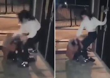 Grushte e shkelma kokës: Momenti i frikshëm kur një adoleshente sulmohet sapo del nga party
