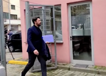 Shënimi i Bumçit/ “Zëri i Amerikës”: Shkresa që rëndon pozitat e Shkëlzen Berishës