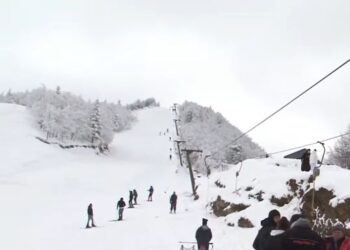 Turistët për ski në Dardhë/ Pista e vetme në Shqipëri pret të pasionuarit pas sporteve dimërore