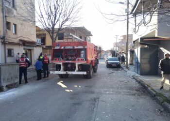 Një i plagosur nga shpërthimi i bombolës së gazit në një pallat në Korçë