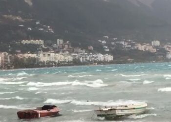 Moti i keq/ Anulohet lundrimi i 2 trageteve drejt Barit, linja Durrës-Ankona-Durrës do…
