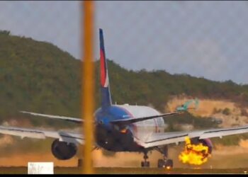 VIDEO/ Me 321 pasagjerë në bord, avioni përfshihet nga flakët pak momente pas nisjes