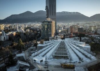 Shkrimi i “New York Times”: Piramida e diktaturës, basti i së ardhmes së Shqipërisë