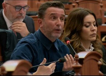 Braçe i drejtohet Vokshit: Niseni nga origjina dhe flisni për lobimet ruse, mos flini sipas erës së parfumit