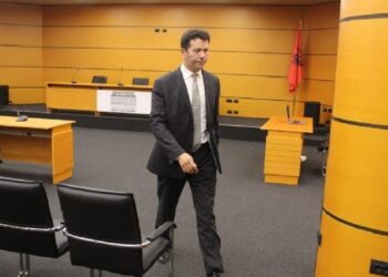 U konfliktuan dhe kërcënuan prokurorin e SPAK, lihen në burg 2 vëllezërit e arrestuar në Durrës