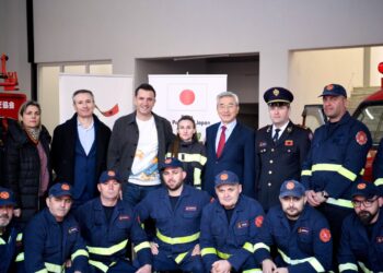 Japonia i dhuron Tiranës mjete zjarrfikëse, Veliaj: Na shërbejnë për zonat periferike, i shtohen stacionit të ri…